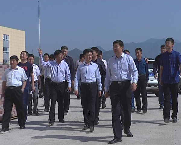 祁海东崔万峰等县领导踏查调度市政基础设施建设项目